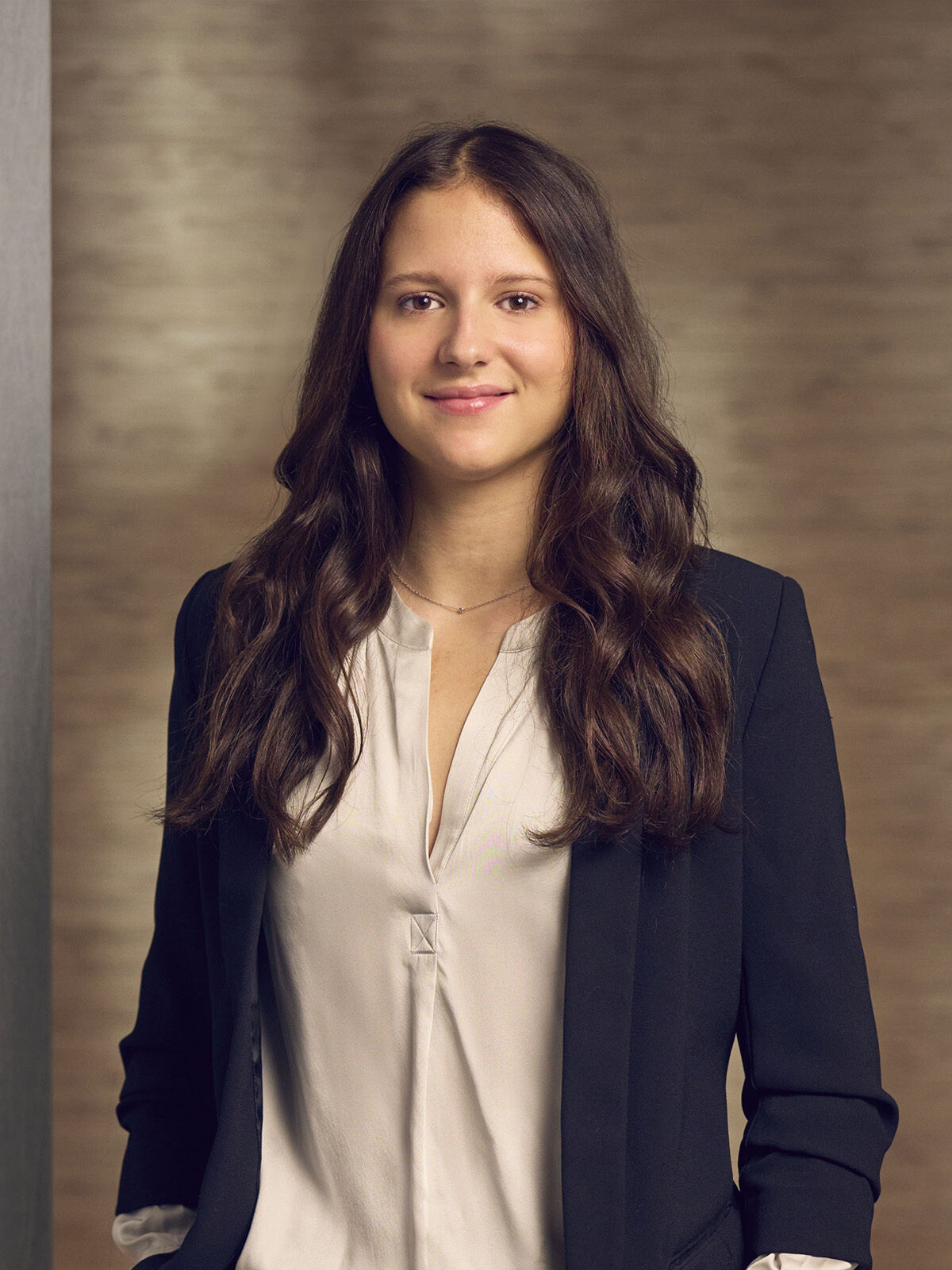 Hauenstein Mina Rechtskraft Advokatur 3x4